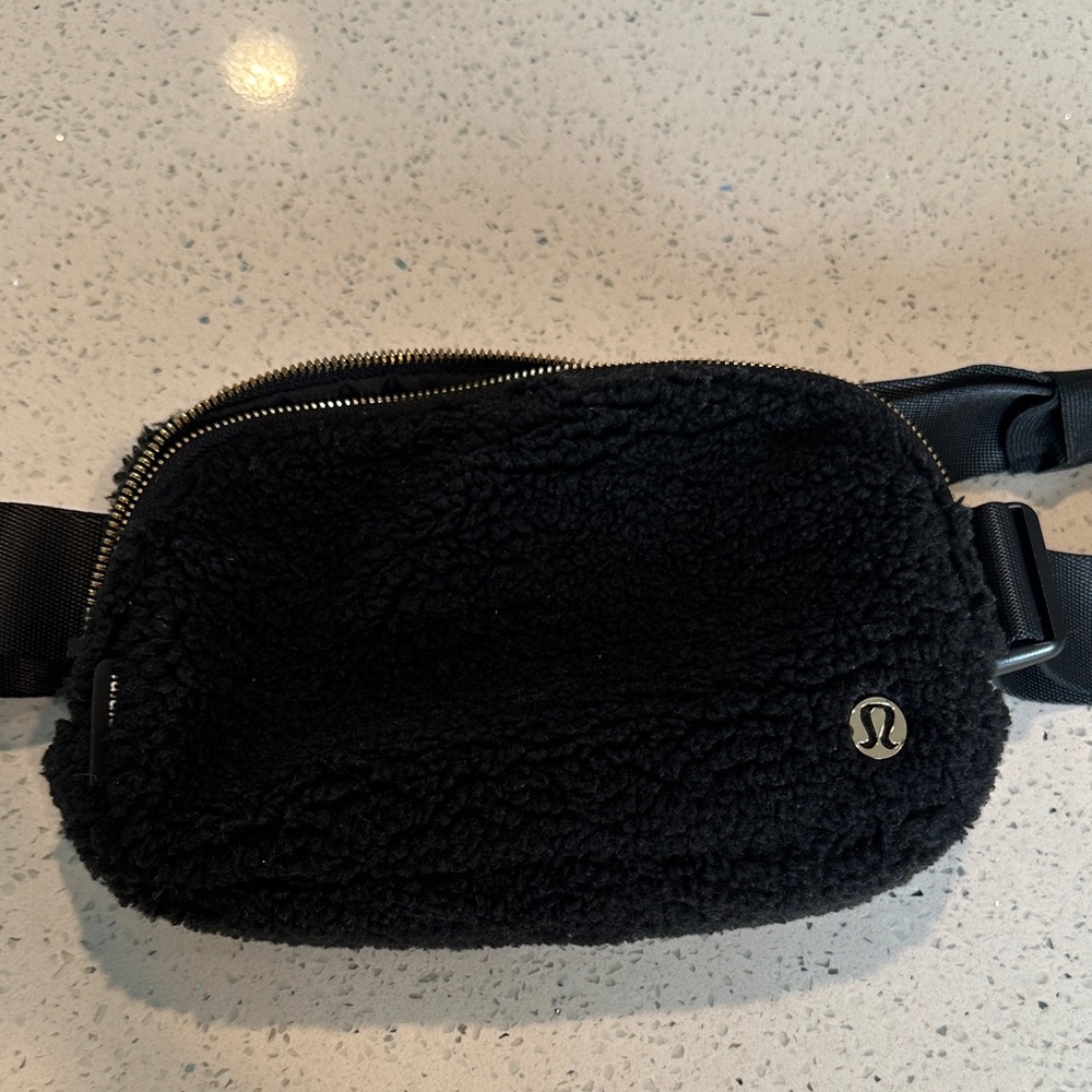 Lululemon Sherpa Belt Bag